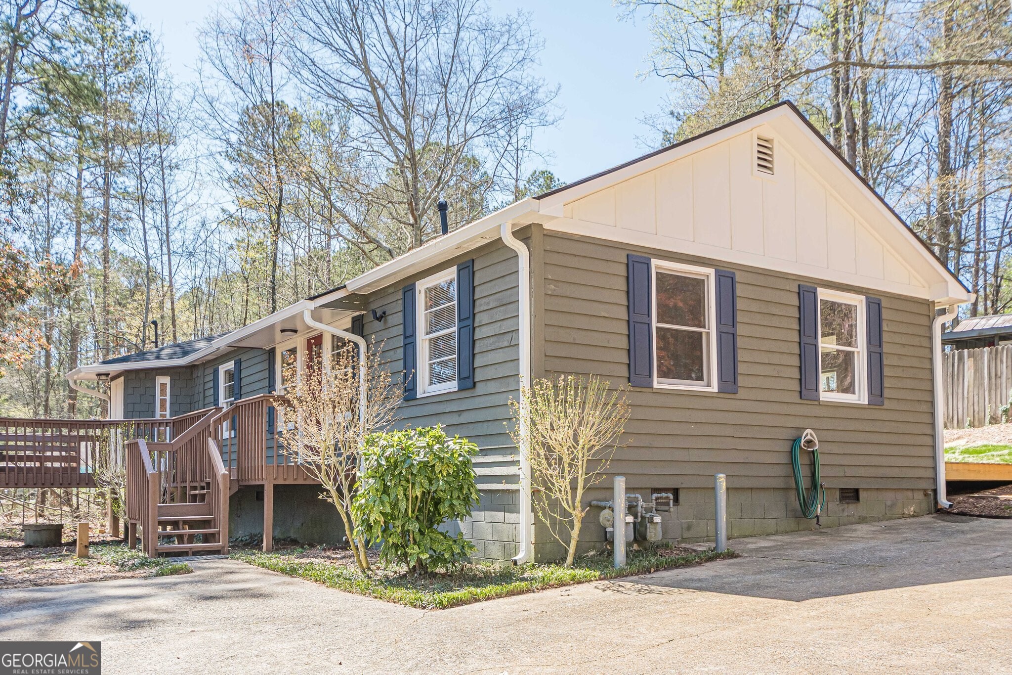 524 S Holly Springs Road Property Photo 1