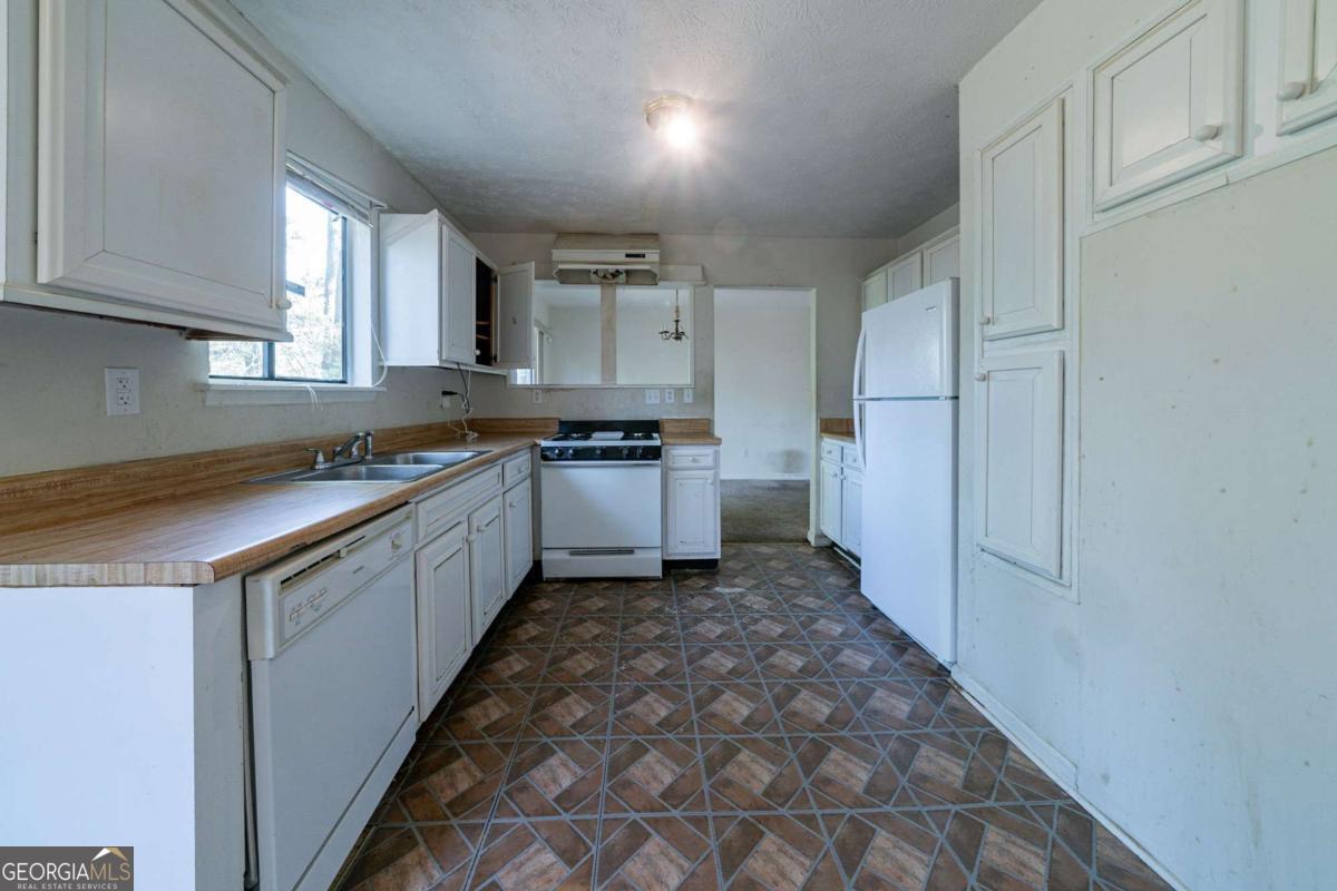 5255 Biffle Downs Road Property Photo 2