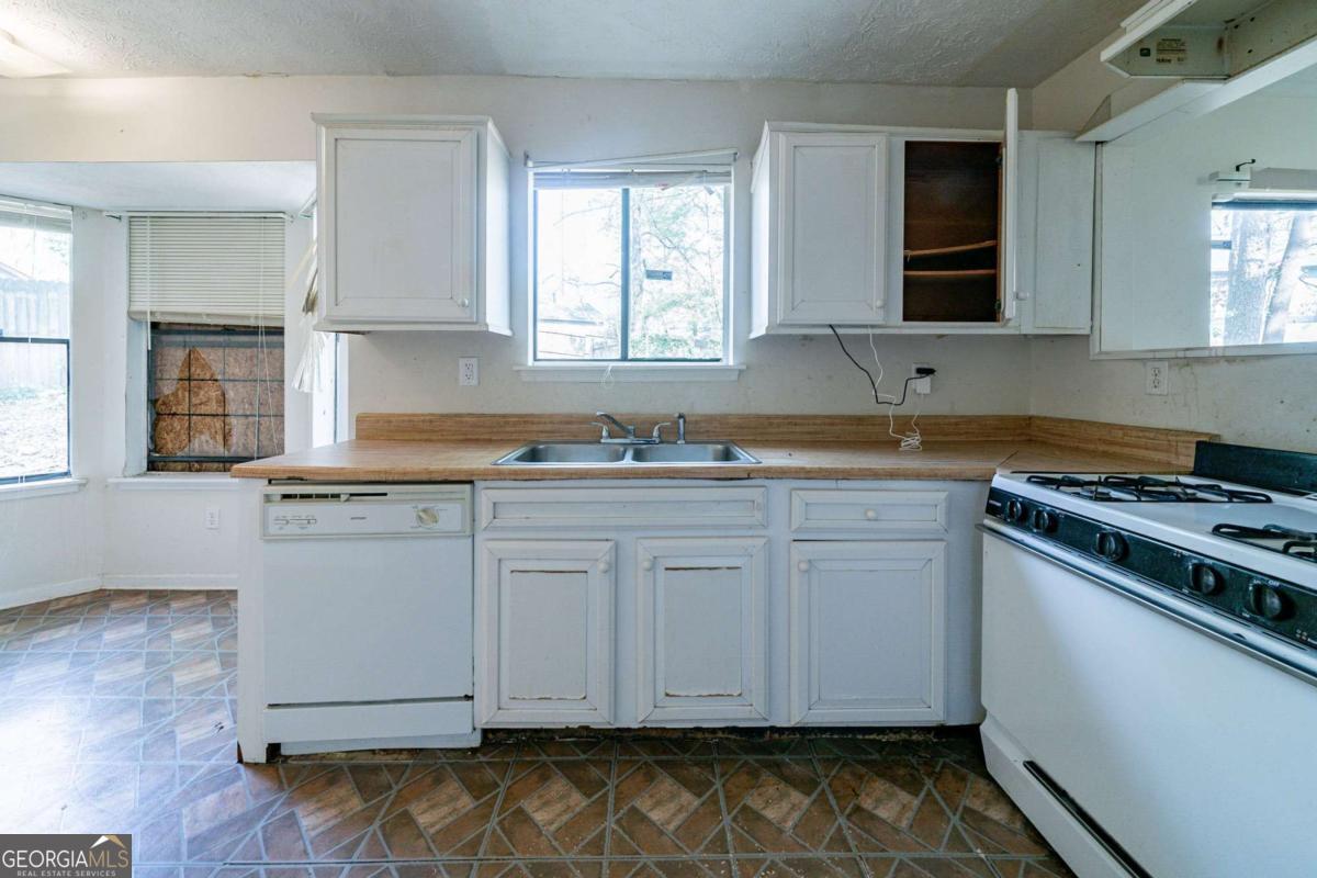 5255 Biffle Downs Road Property Photo 3