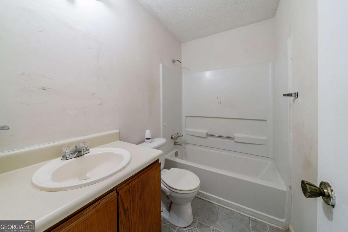 5255 Biffle Downs Road Property Photo 11