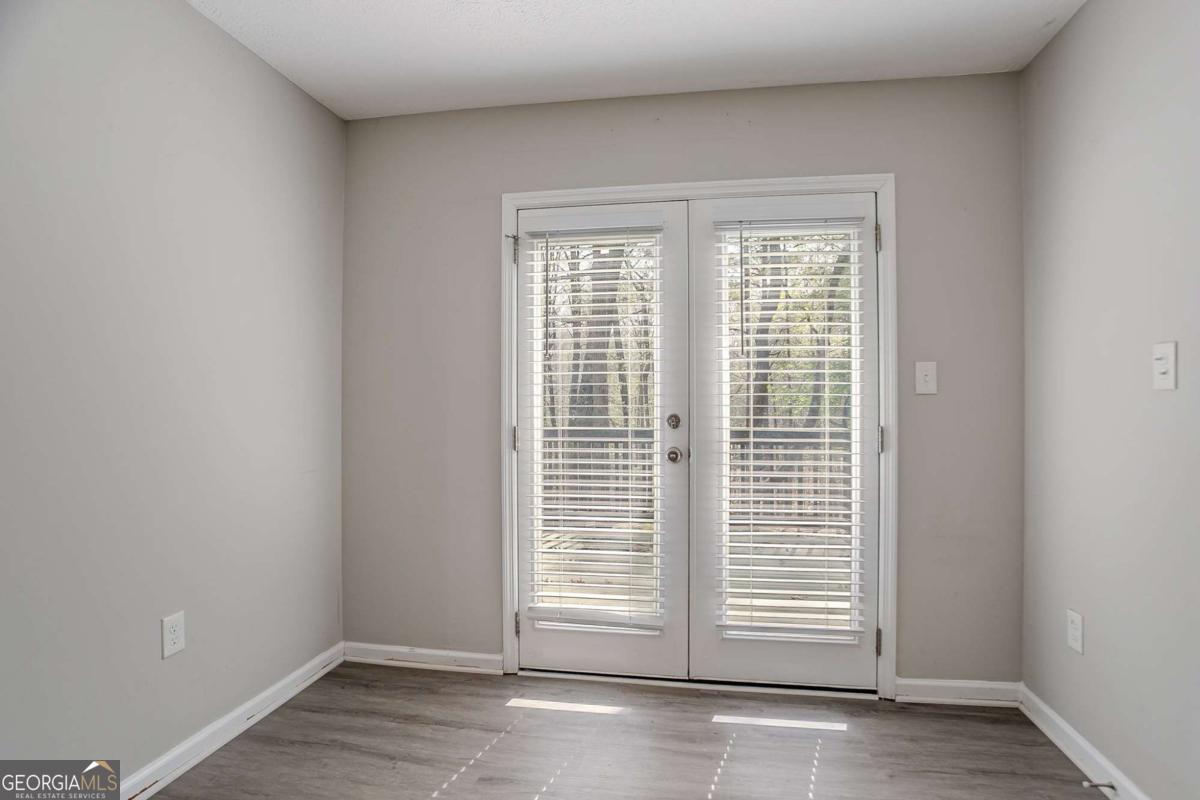 477 Victoria Road Property Photo 10