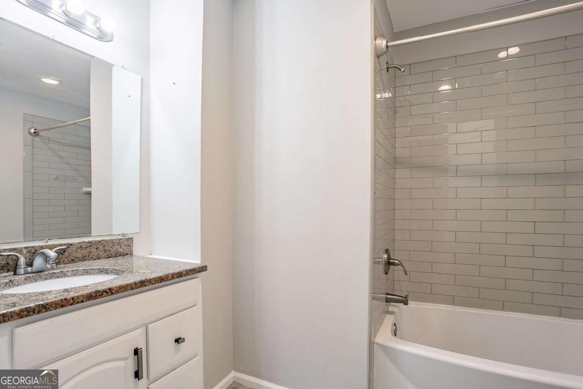 477 Victoria Road Property Photo 15