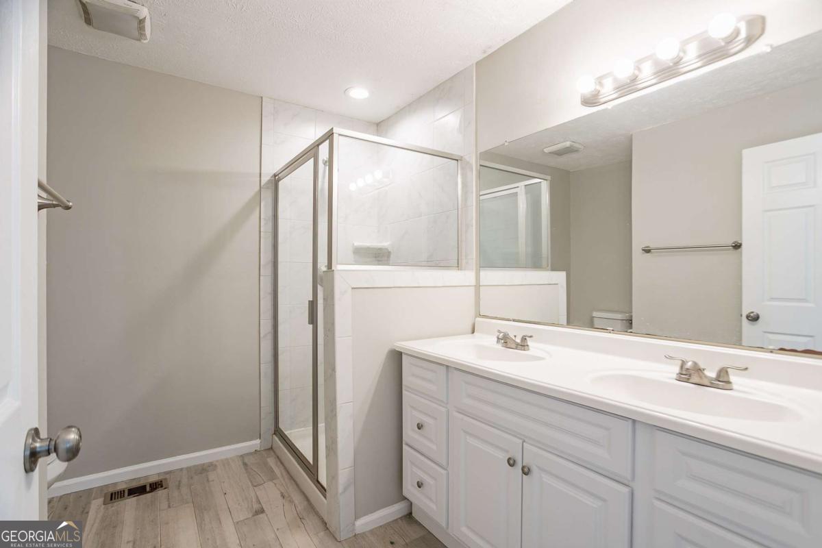 477 Victoria Road Property Photo 19