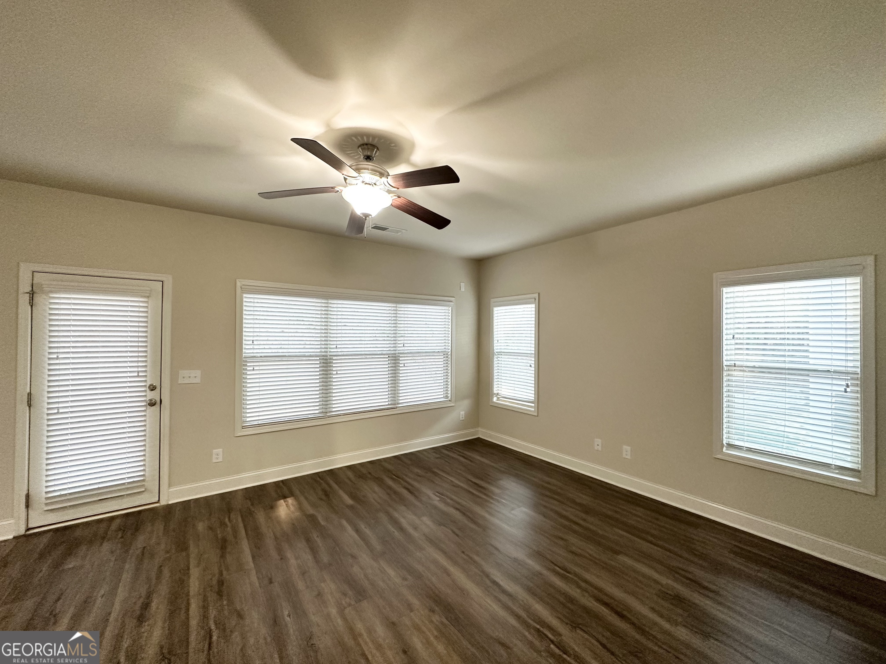 384 Dublin Way Property Photo 9