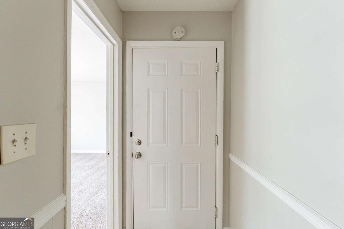 2877 Kensington Way Property Photo 6