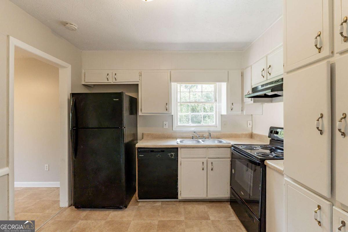 2877 Kensington Way Property Photo 7