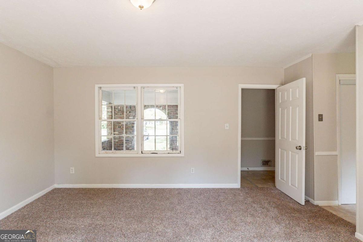 2877 Kensington Way Property Photo 9