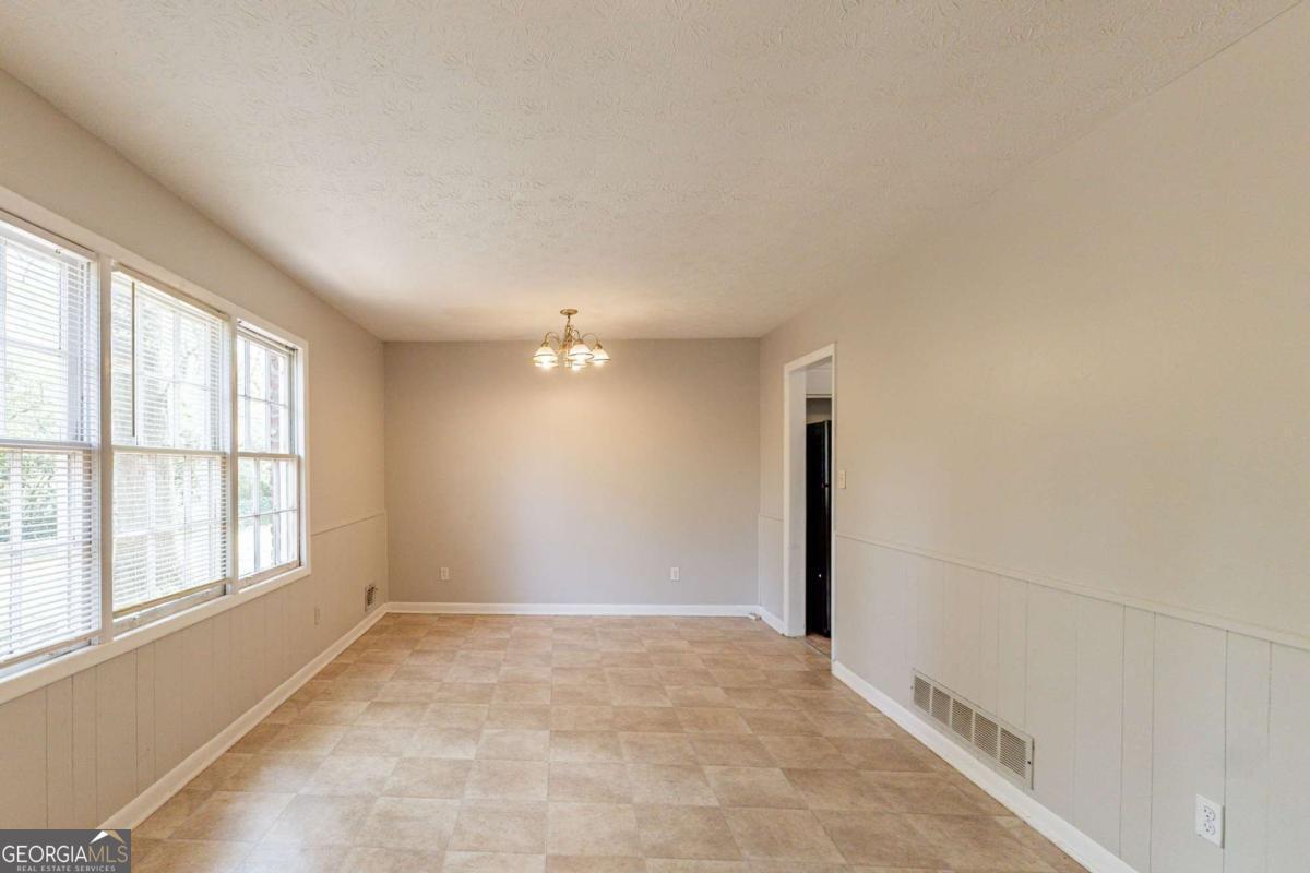 2877 Kensington Way Property Photo 14