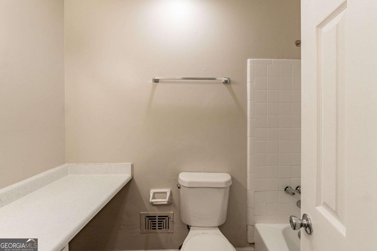 2877 Kensington Way Property Photo 15