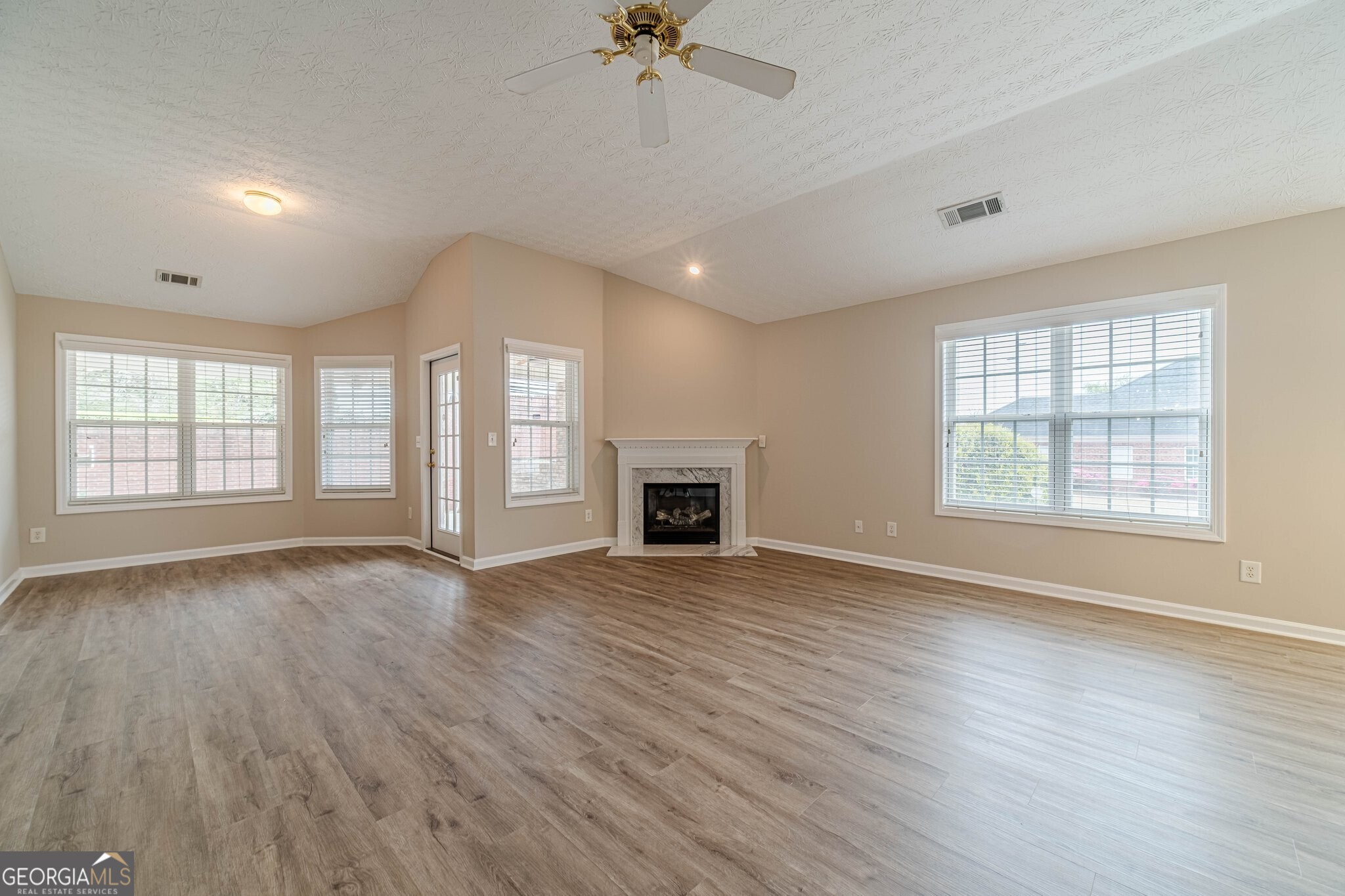 1170 Livery Circle Property Photo 7