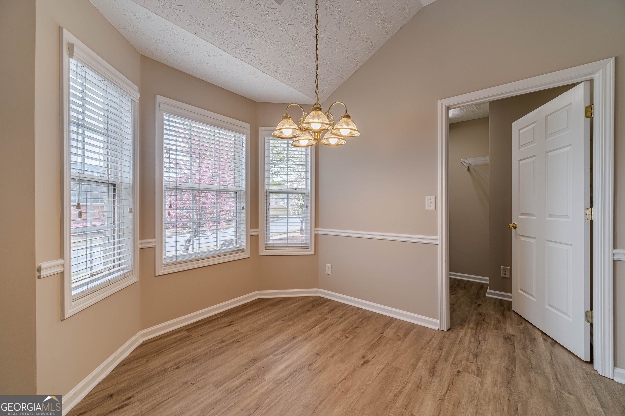 1170 Livery Circle Property Photo 8