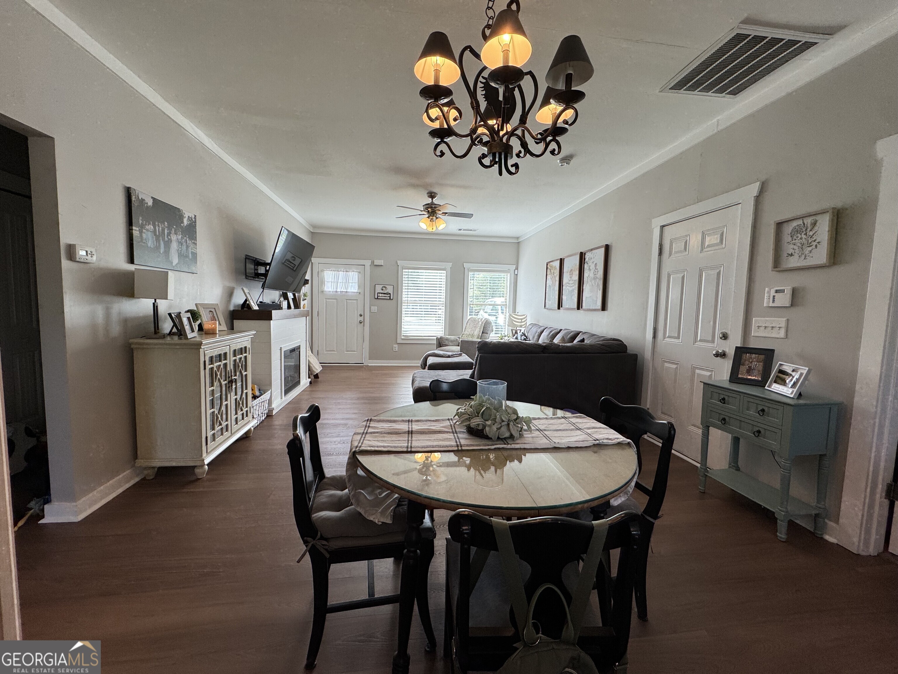 37 Willowrun Drive Sw Property Photo 8