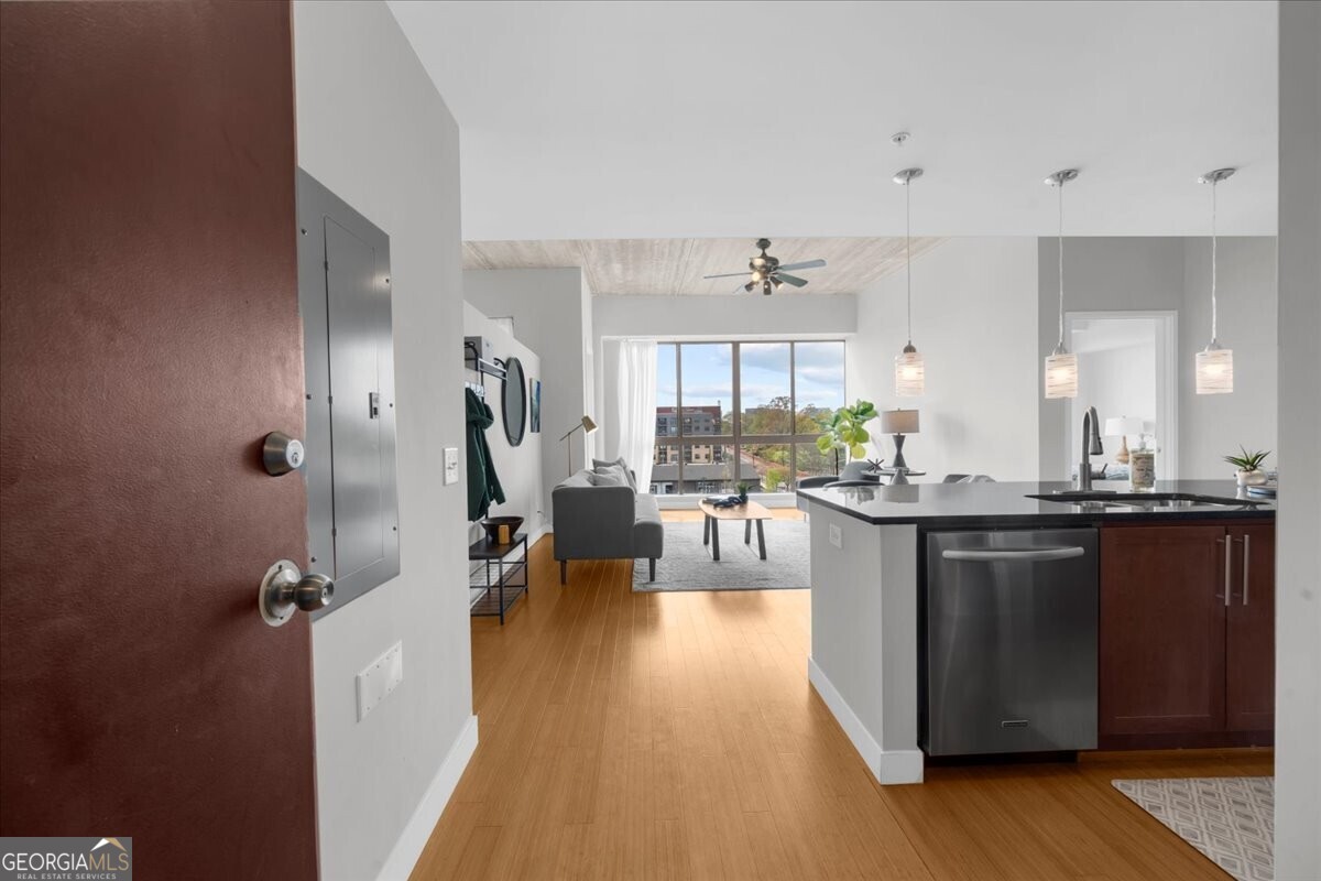 563 Memorial Drive Se # 504 Property Photo 6