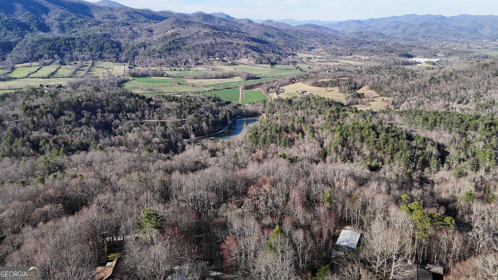 586 Whisper Wind Drive Property Photo 1