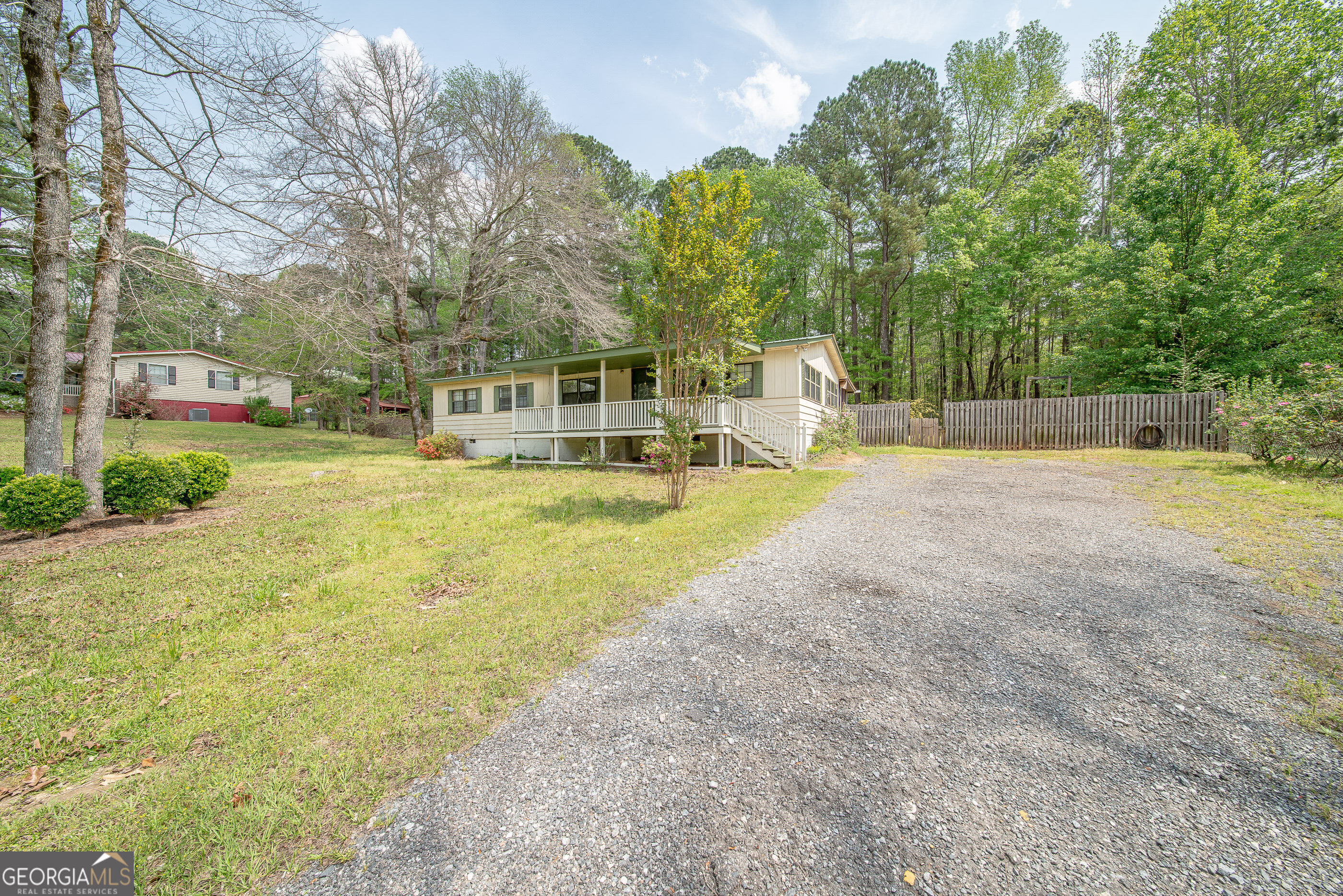 42 Arrowhead Estates Property Photo 1
