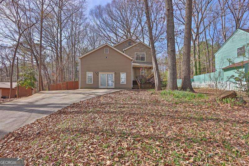 585 Lake Drive Property Photo 2