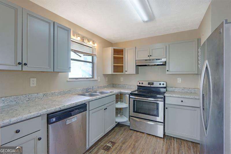 585 Lake Drive Property Photo 7