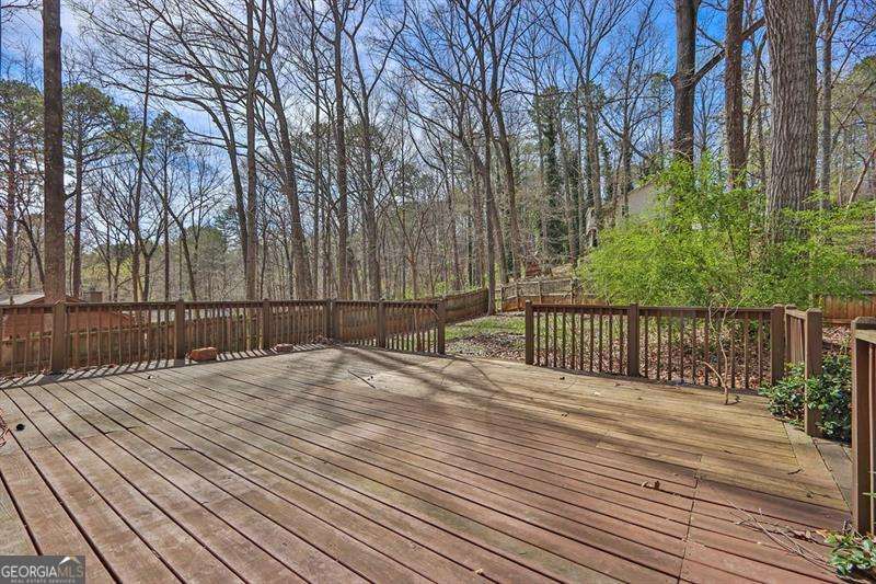 585 Lake Drive Property Photo 17