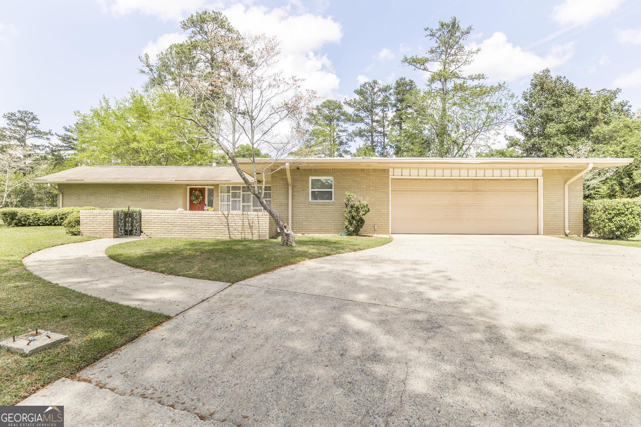 109 Deerwood Circle Property Photo 1