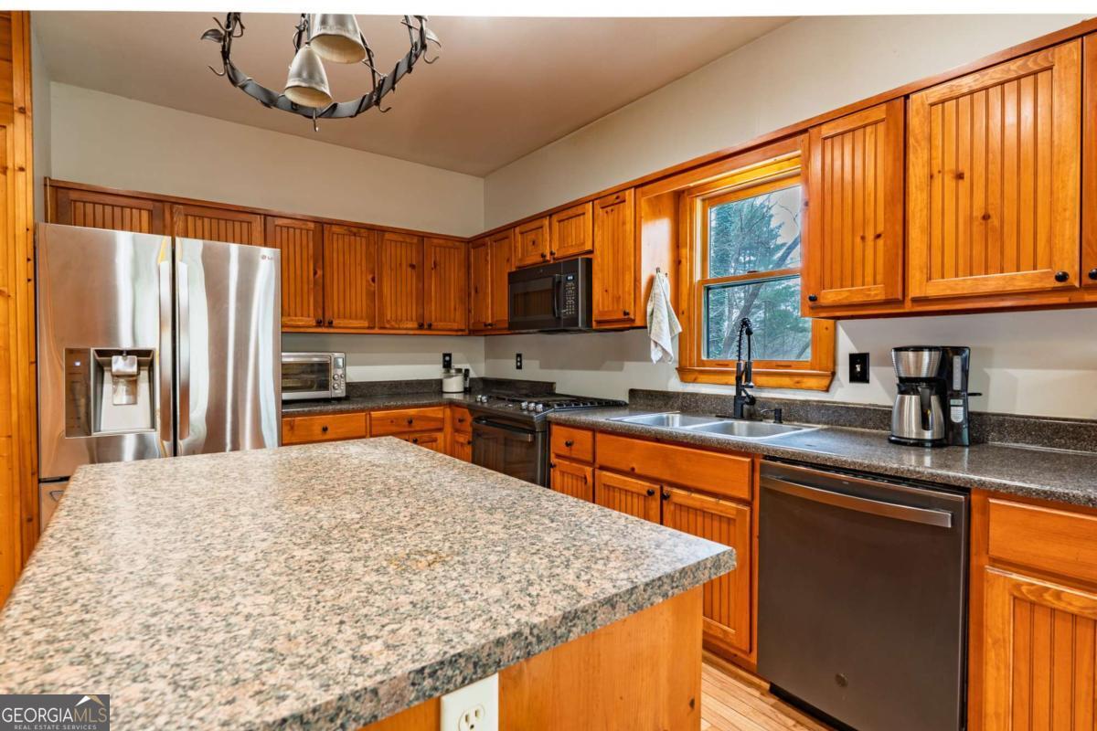 2037 Newport Drive Property Photo 12