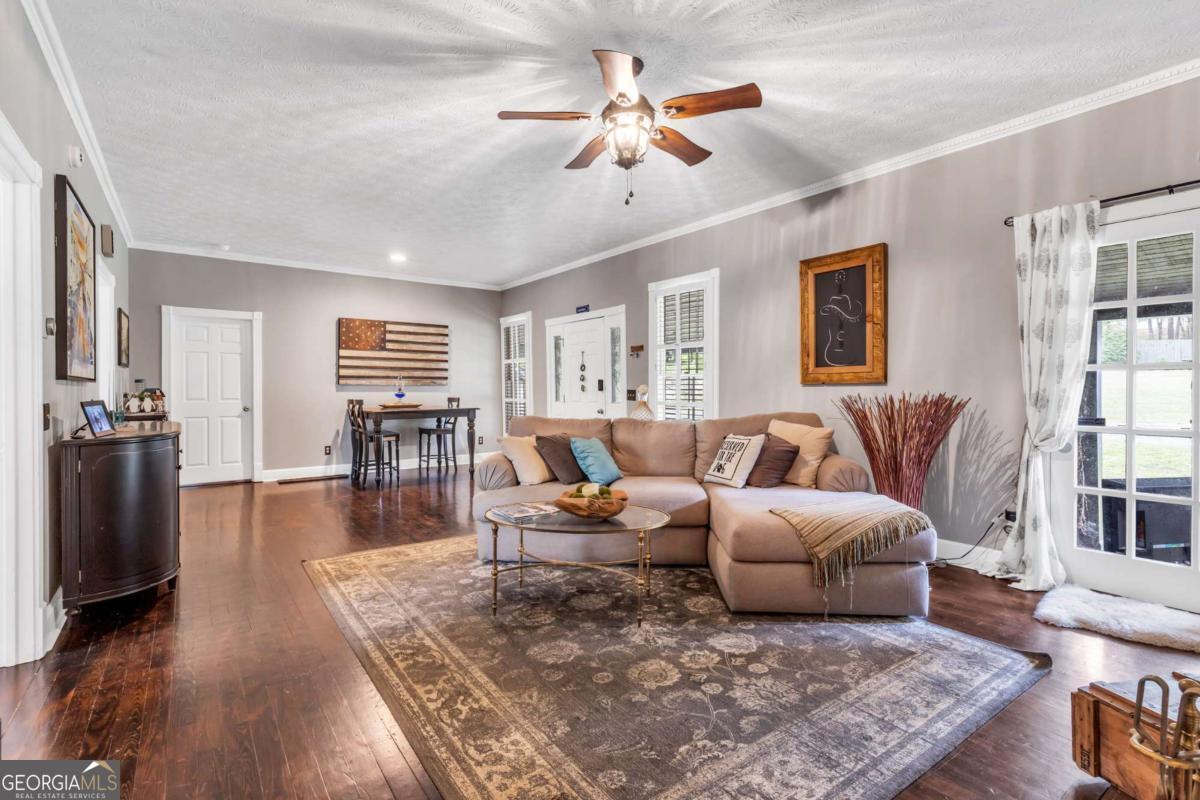 6585 Queen Mill Road Se Property Photo 11