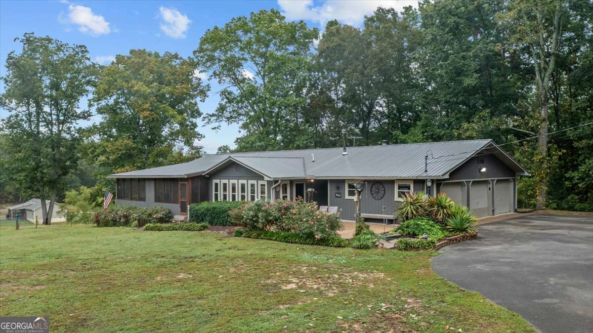 223 W W Watts Road Property Photo