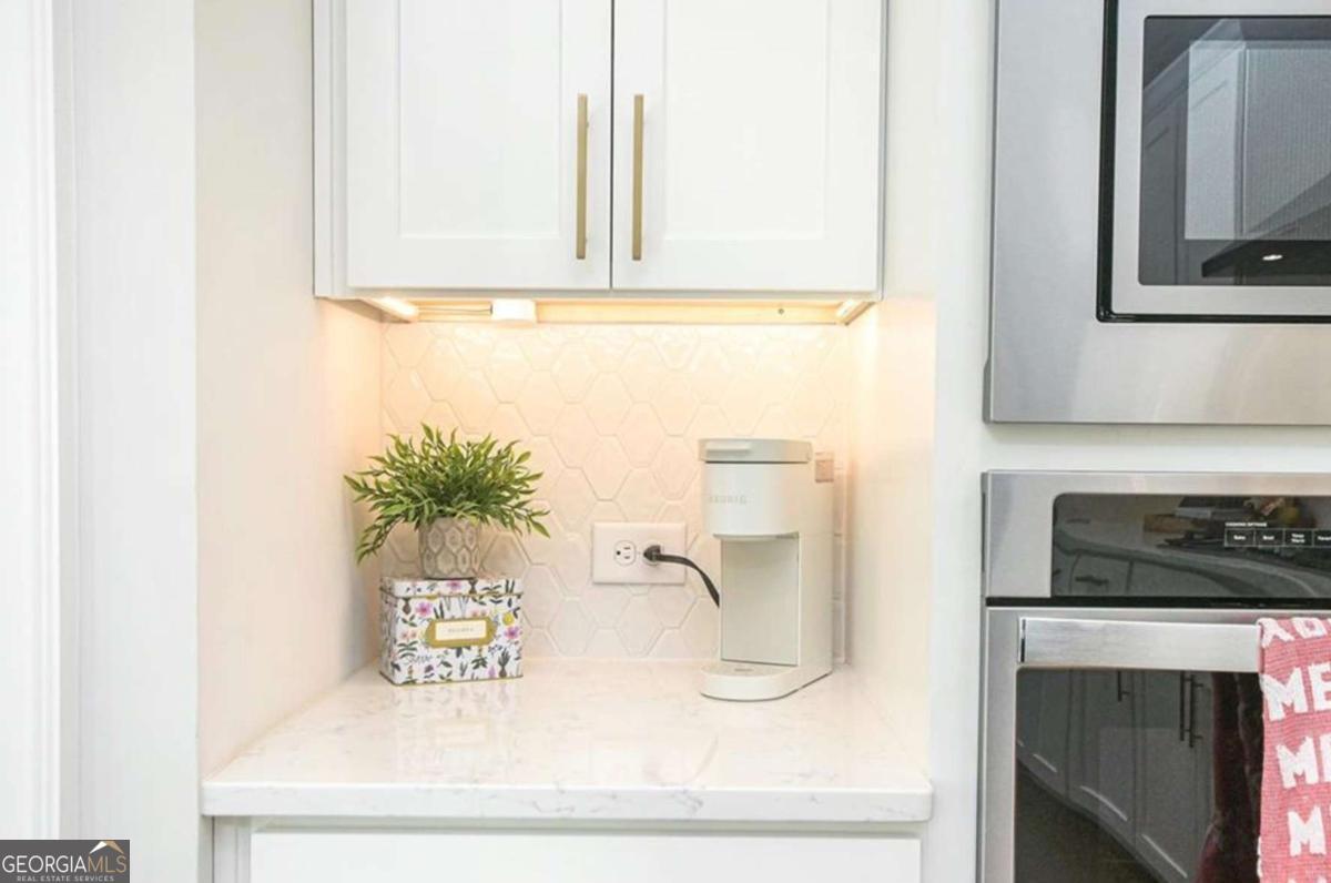 158 Village Green Avenue Property Photo 26