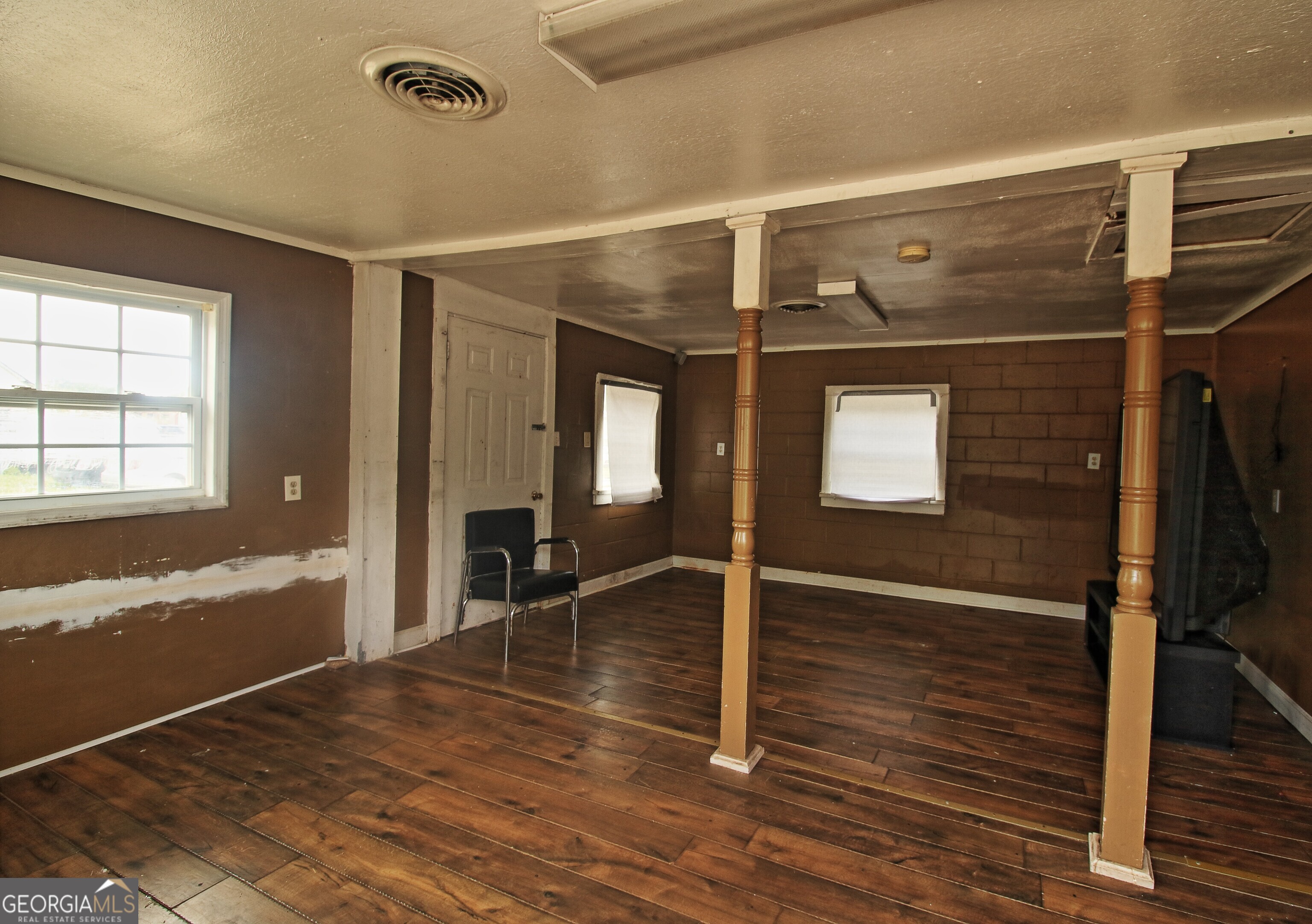 707 N Bethel Street Property Photo 4