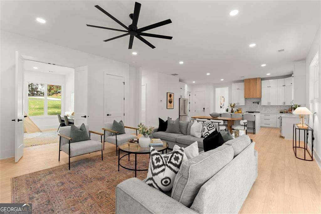 2082 Lyle Avenue Property Photo 12