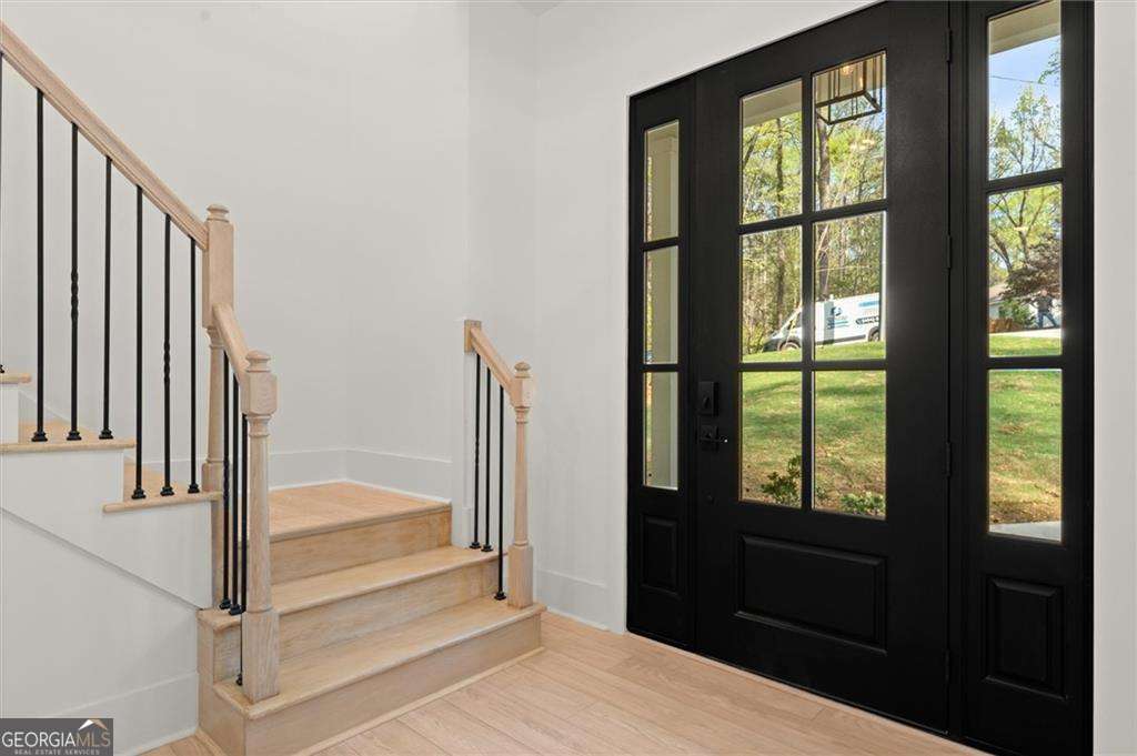 2082 Lyle Avenue Property Photo 16