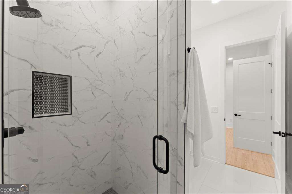 2082 Lyle Avenue Property Photo 23