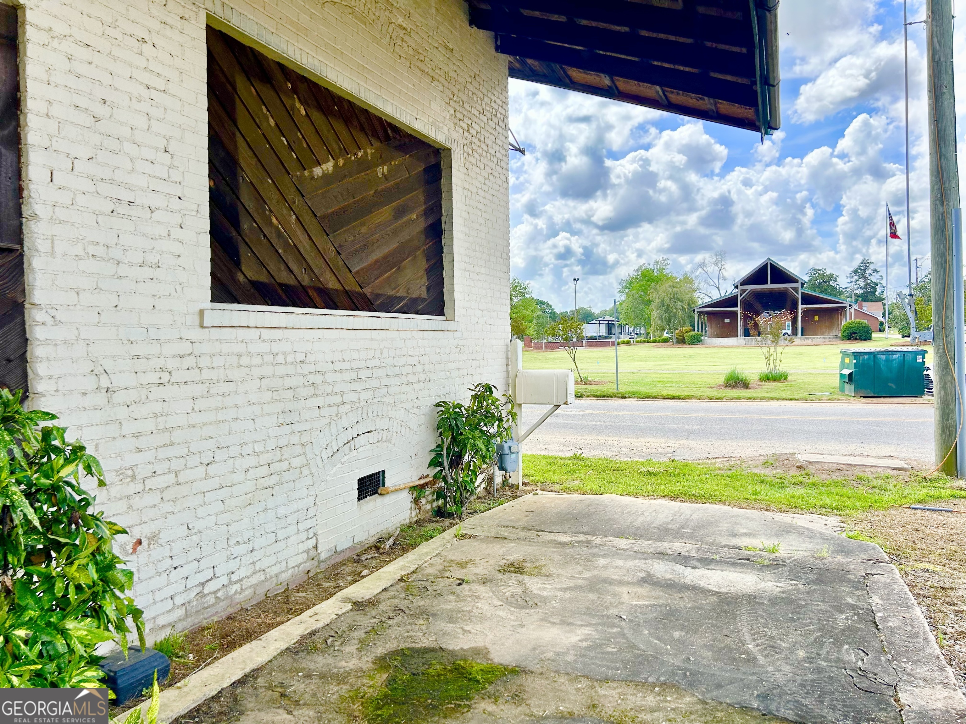 211 S Monroe Street Property Photo 5