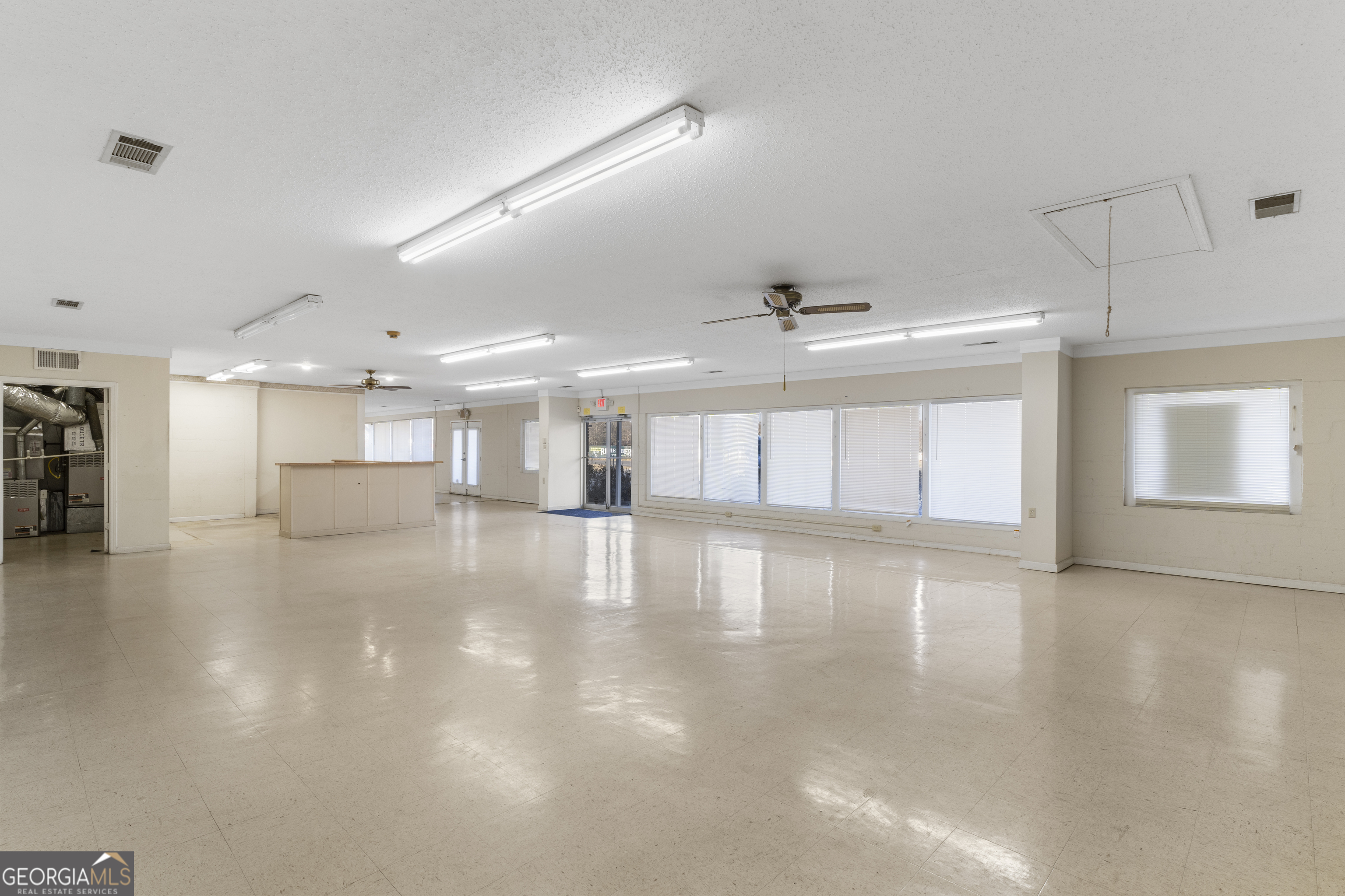 3879 N Expressway Property Photo 6