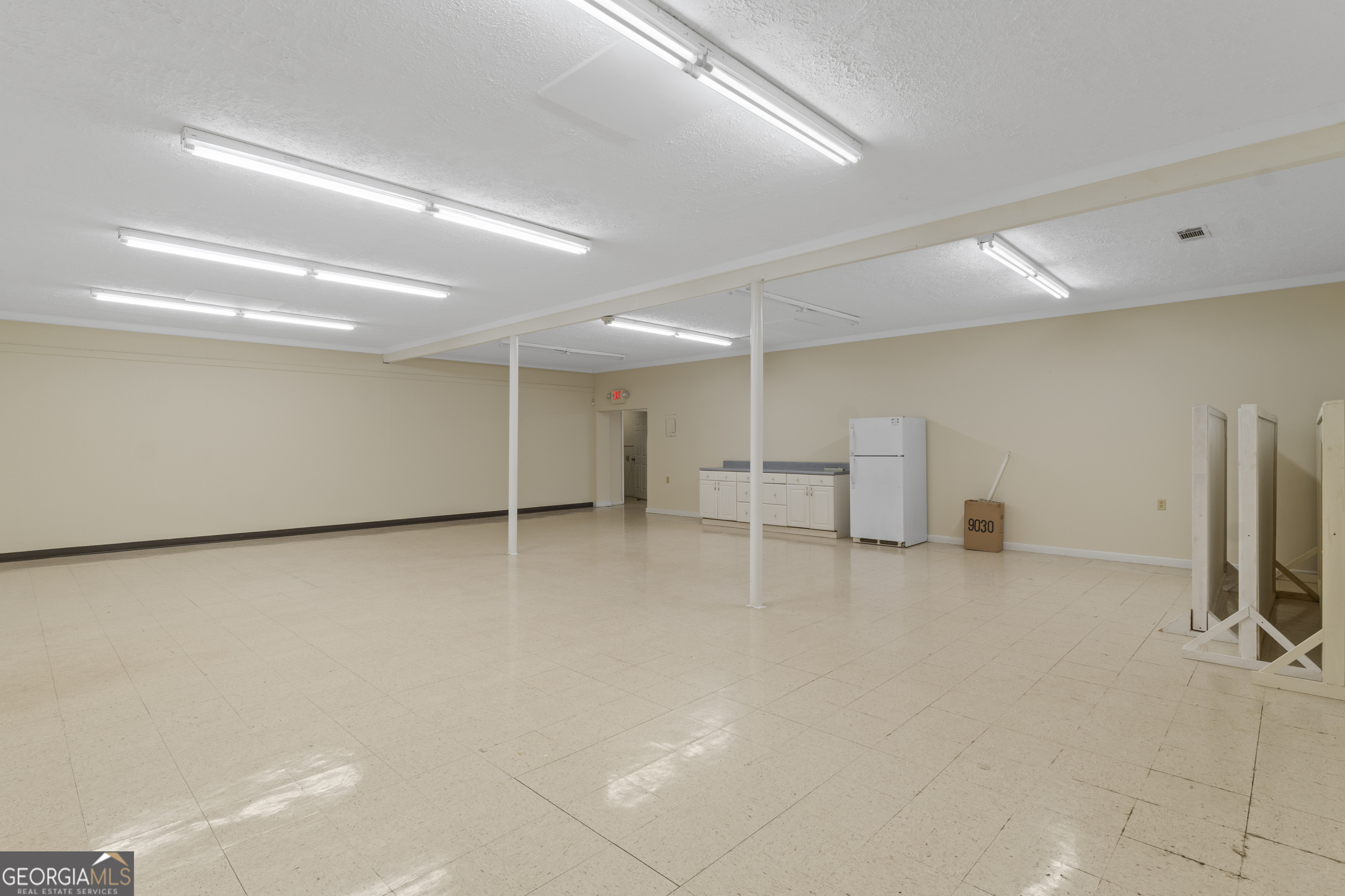 3879 N Expressway Property Photo 8