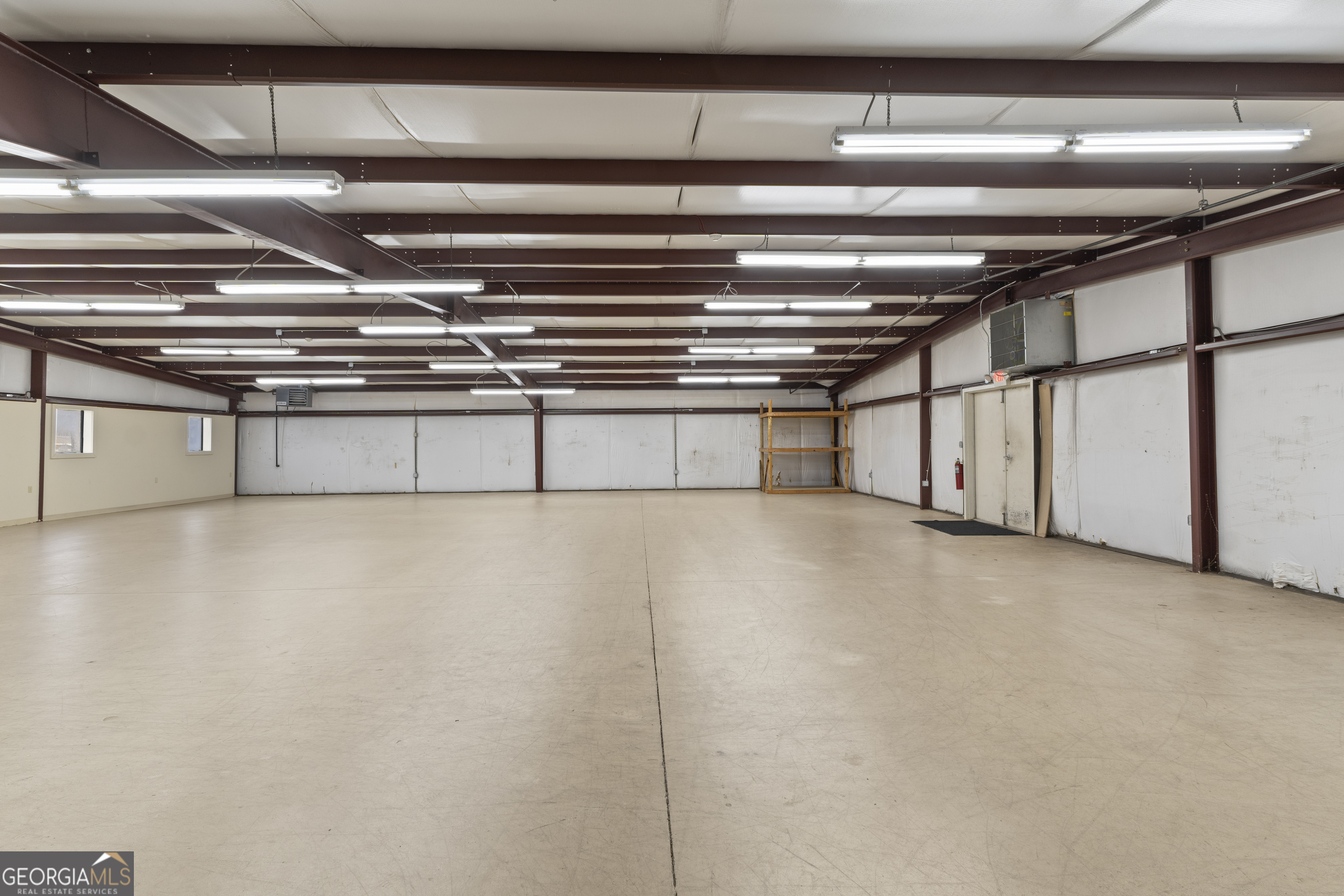 3879 N Expressway Property Photo 24