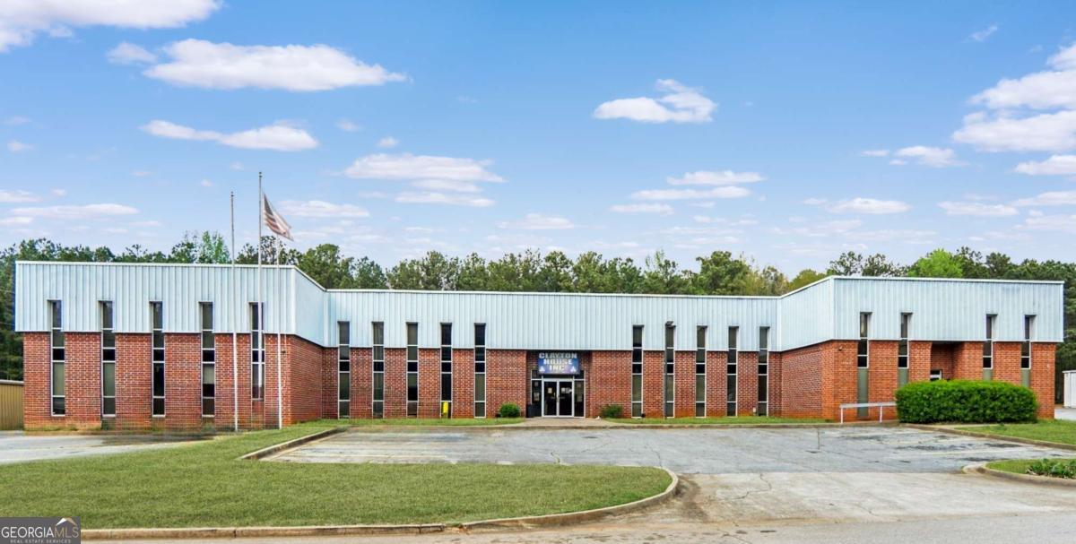 1560 Commercial Court Property Photo 1