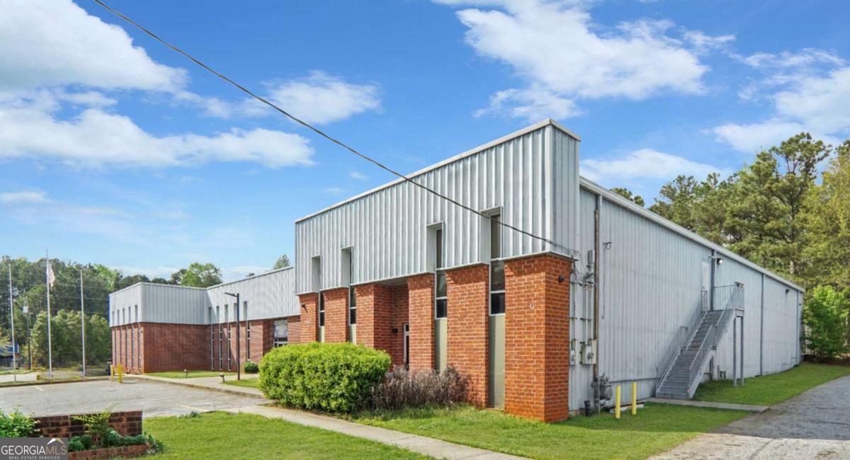 1560 Commercial Court Property Photo 2