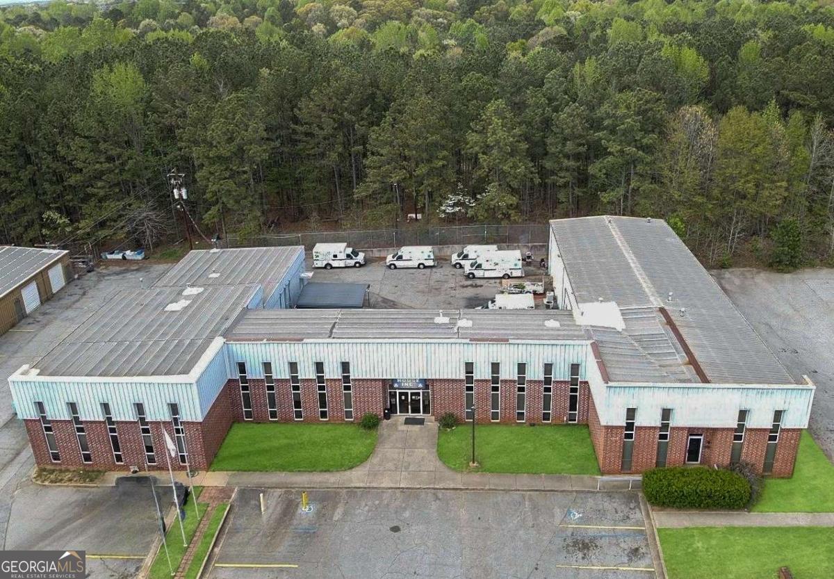 1560 Commercial Court Property Photo 4