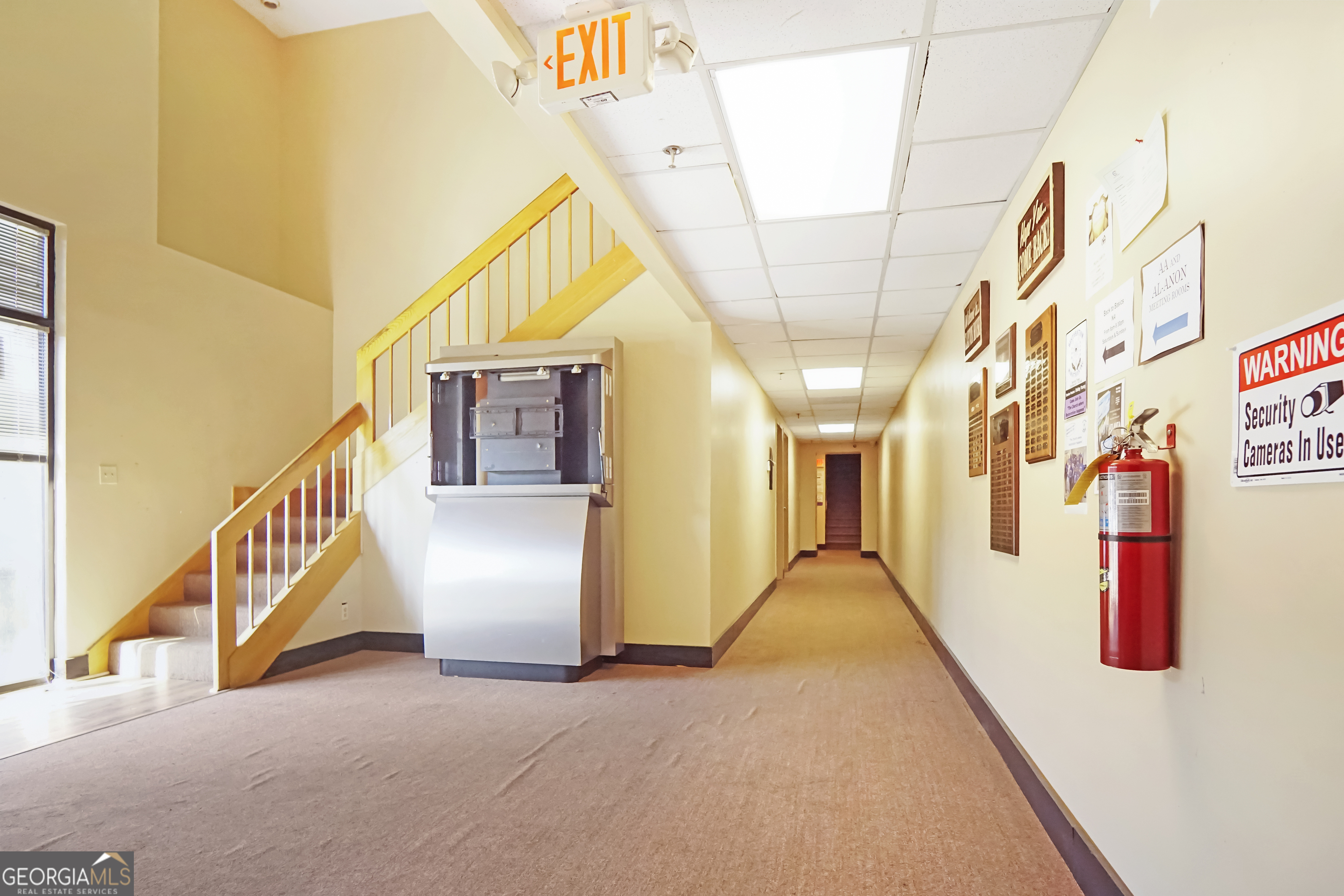 1560 Commercial Court Property Photo 7