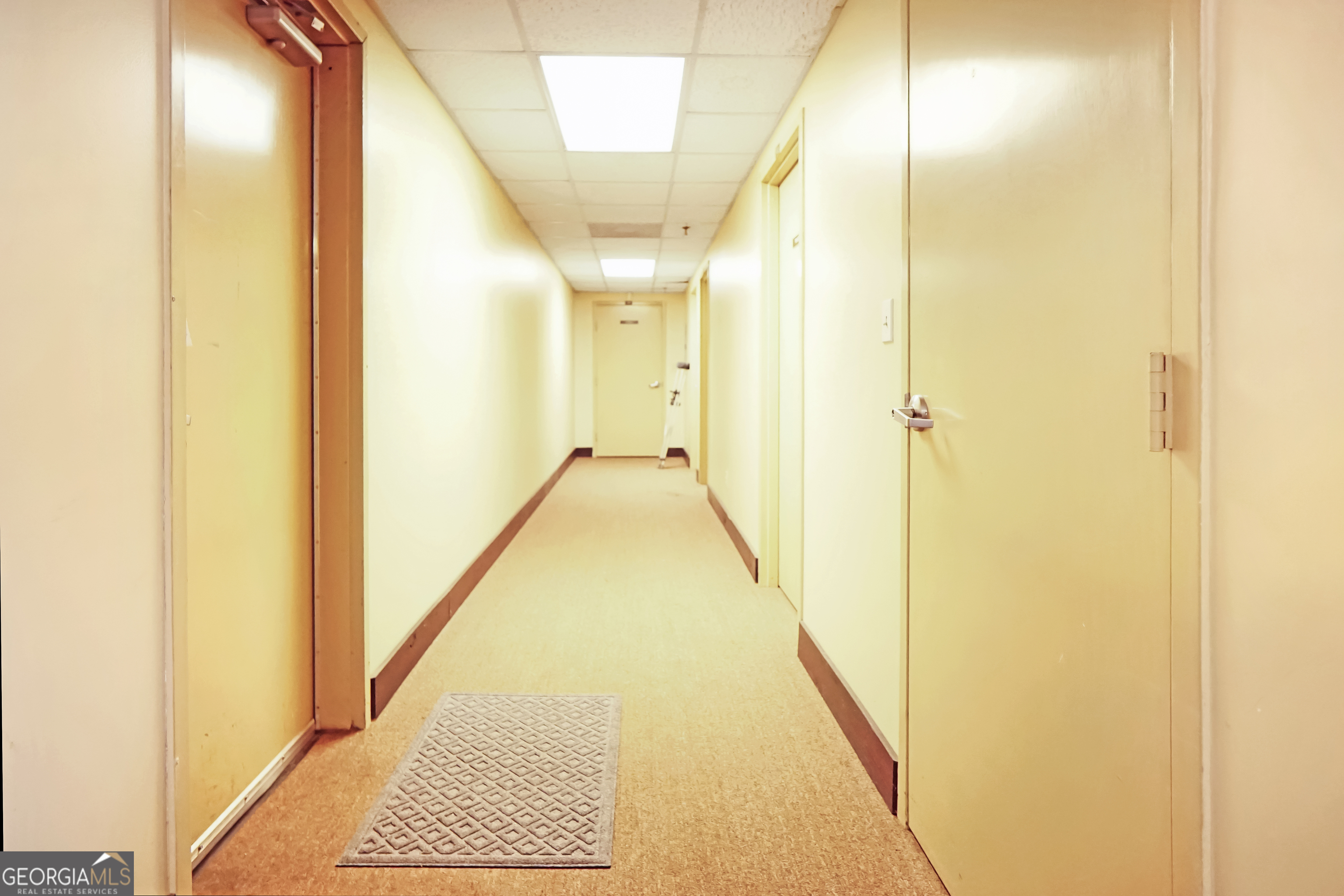 1560 Commercial Court Property Photo 9