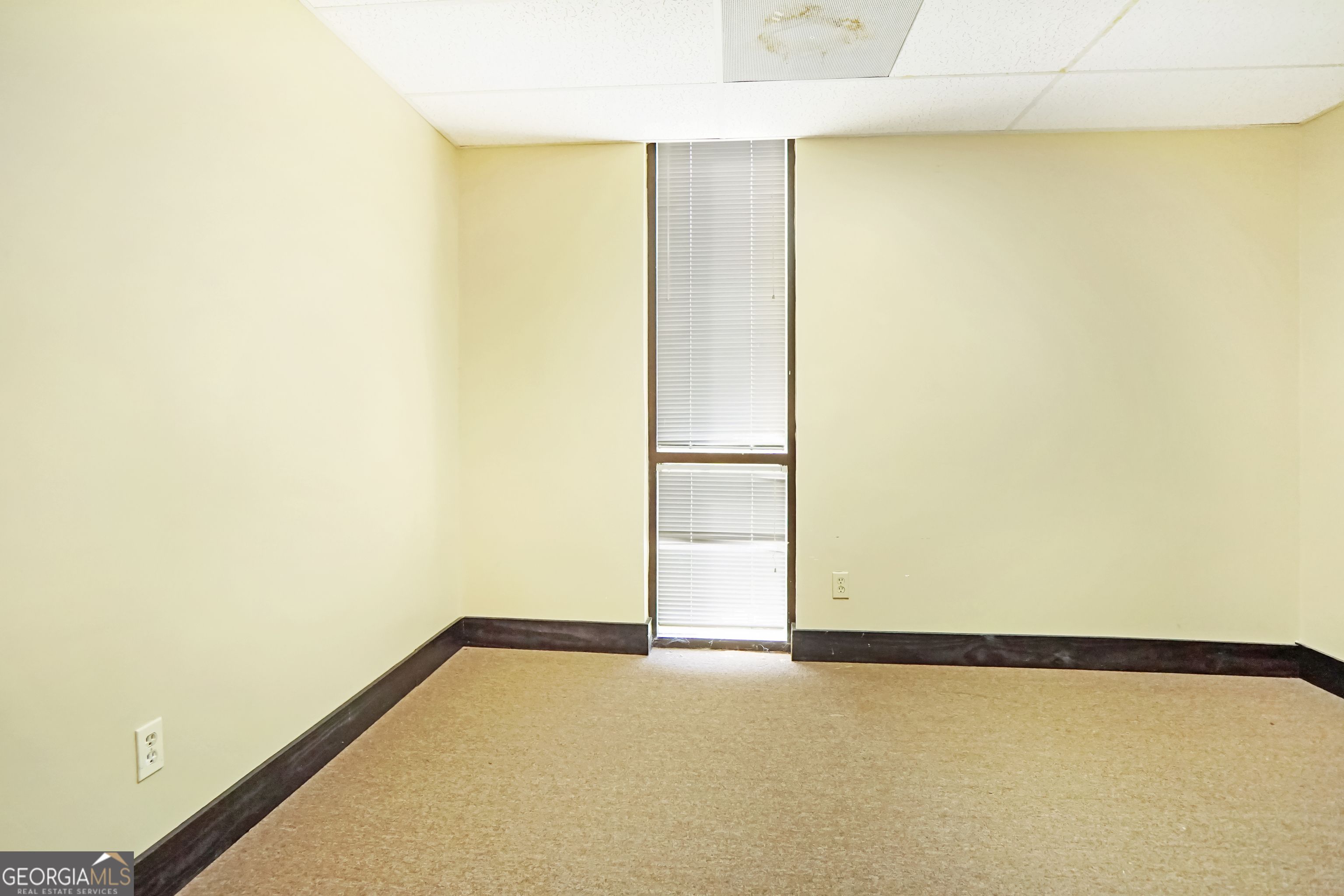 1560 Commercial Court Property Photo 10