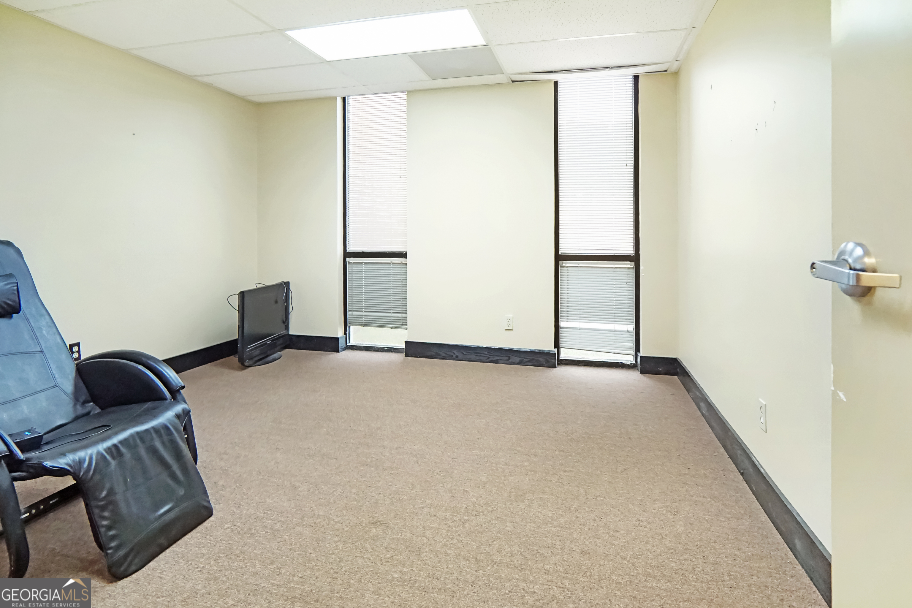 1560 Commercial Court Property Photo 11