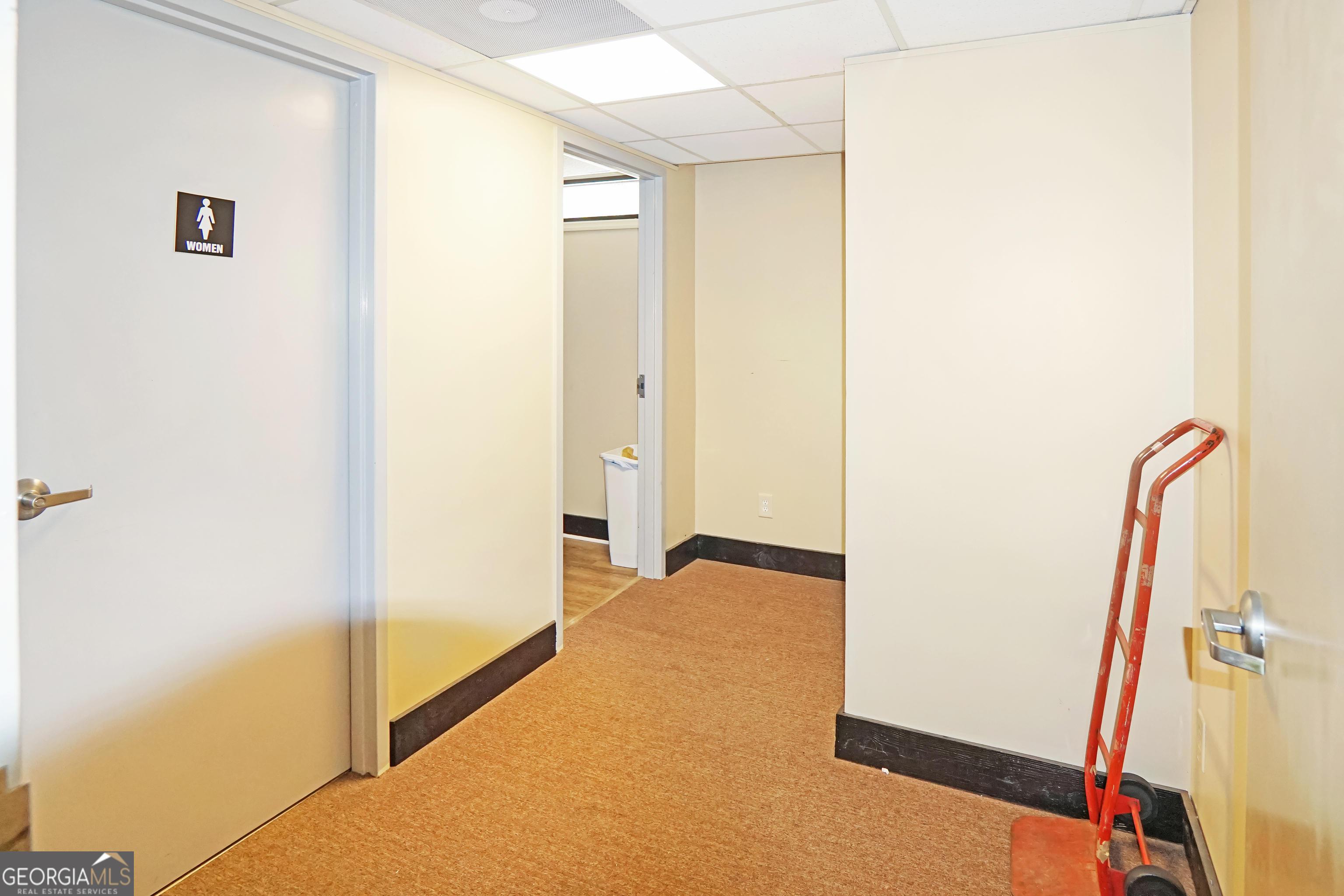 1560 Commercial Court Property Photo 17