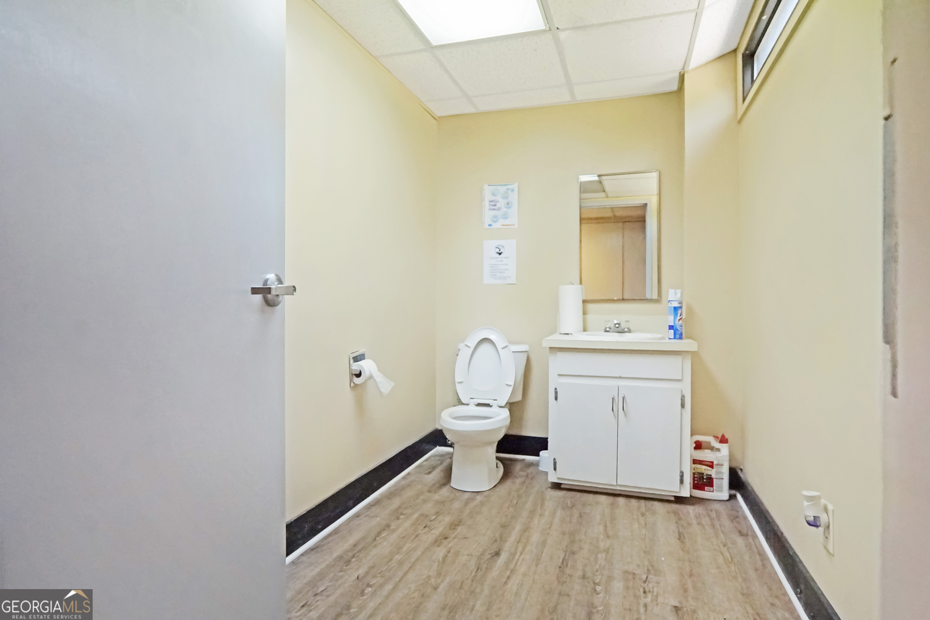1560 Commercial Court Property Photo 18