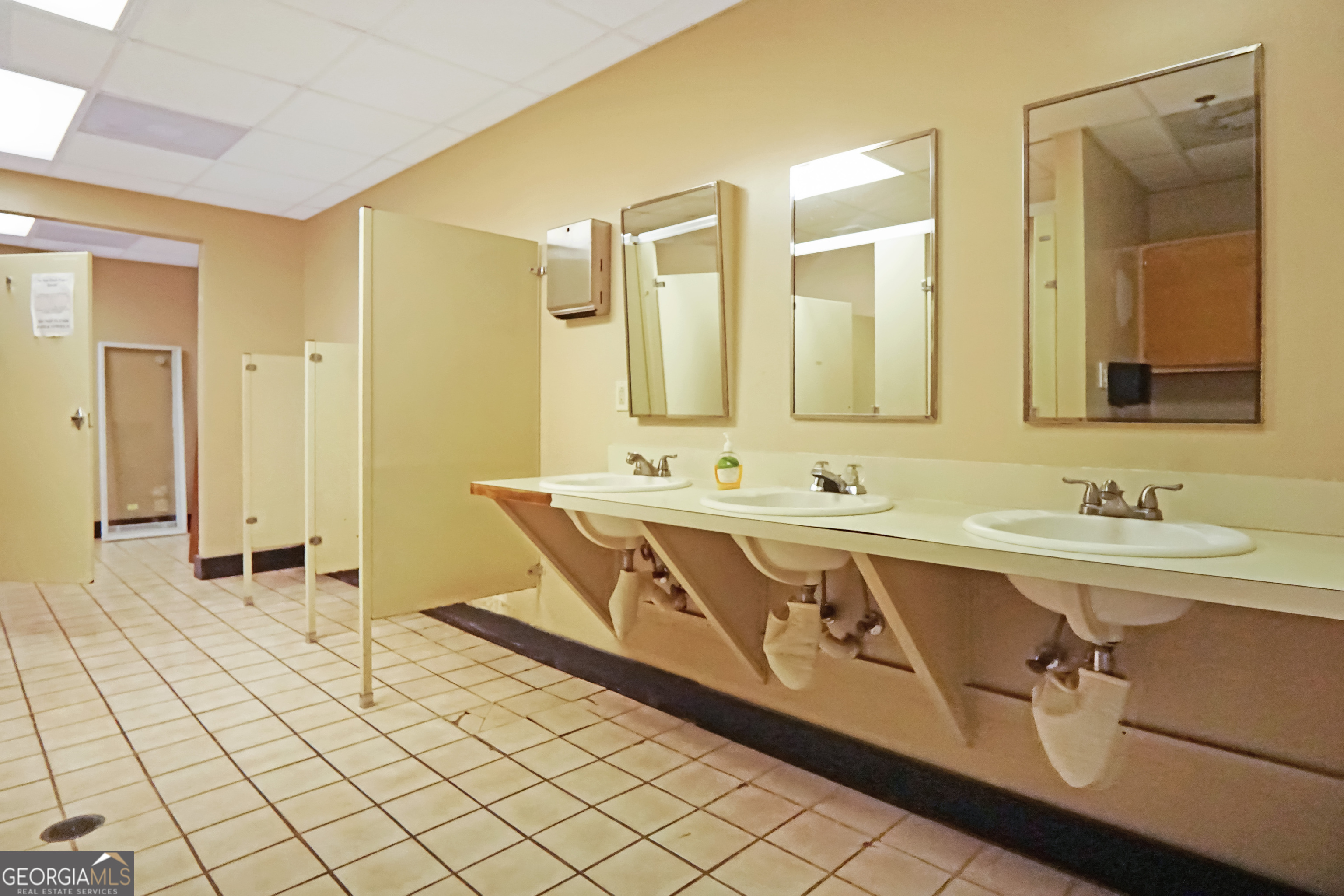 1560 Commercial Court Property Photo 22
