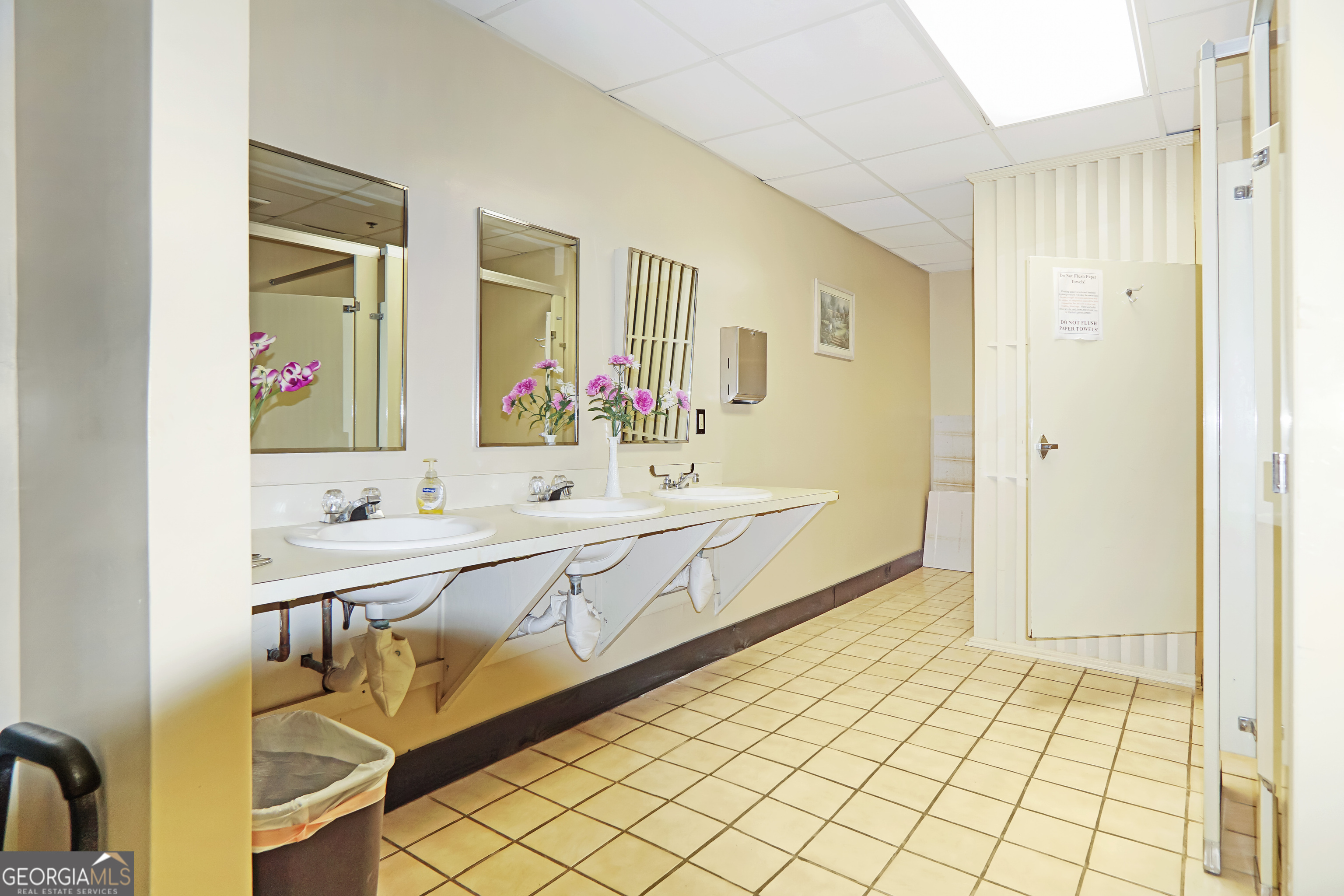 1560 Commercial Court Property Photo 26