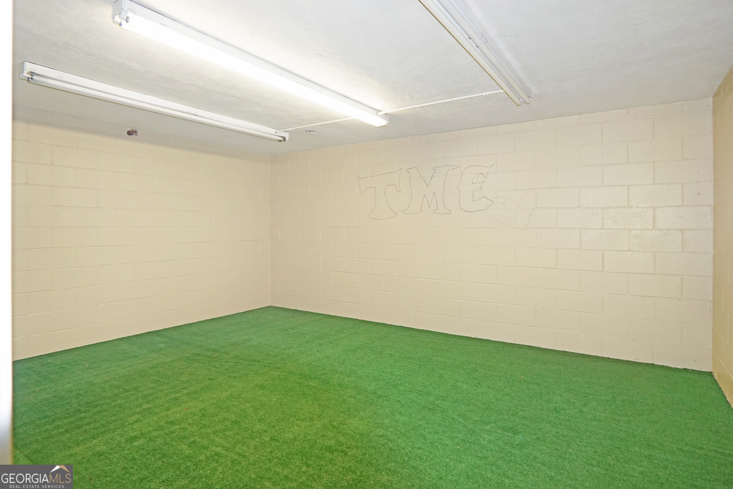 1560 Commercial Court Property Photo 34