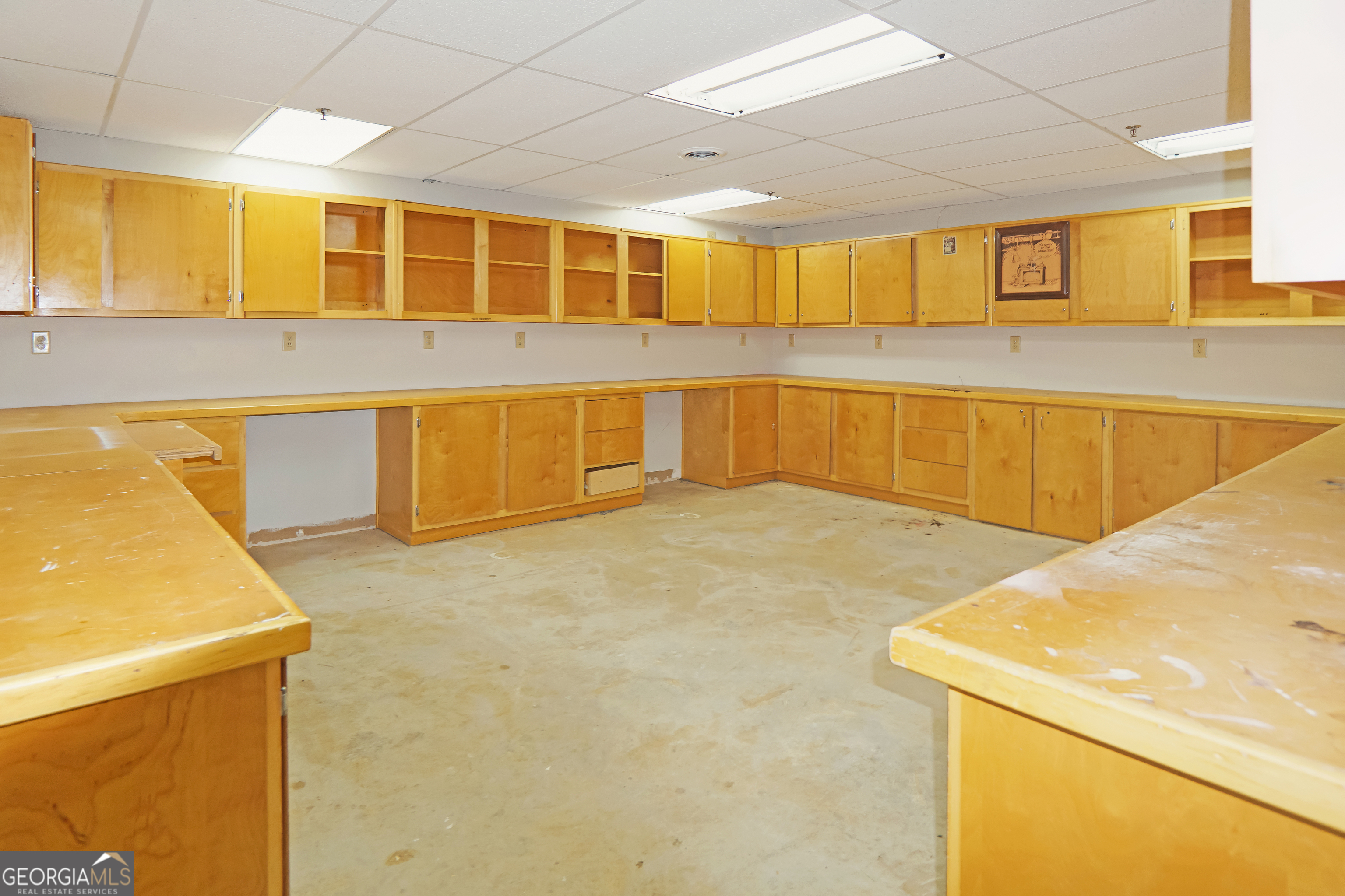 1560 Commercial Court Property Photo 35
