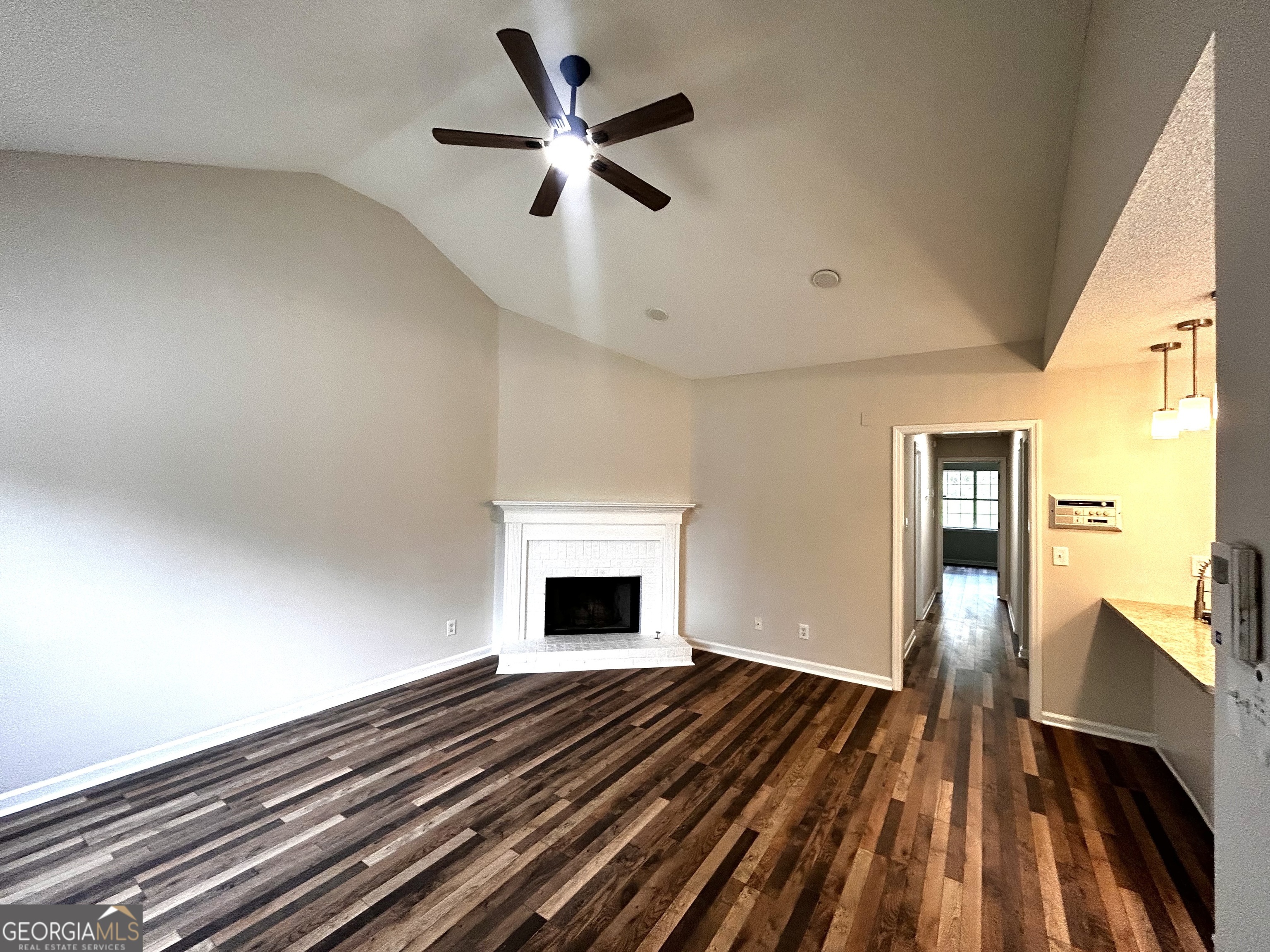 1864 Drew Circle Property Photo 2