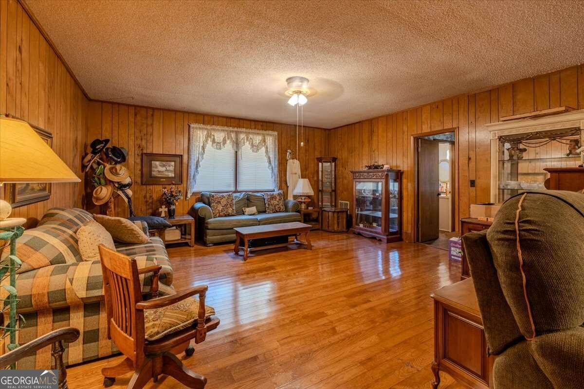 254 E Girard Avenue Property Photo 5